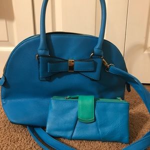 Blue Handbag with Bow Detail!👛💙